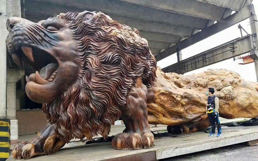 Tác phẩm điêu khắc được công nhận là tượng gỗ nguyên khối lớn nhất thế giới  