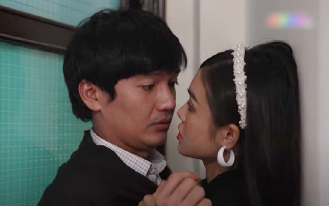 Phim 'Rồi 30 năm sau': Long (Quang Tuấn) suýt hôn Hân 