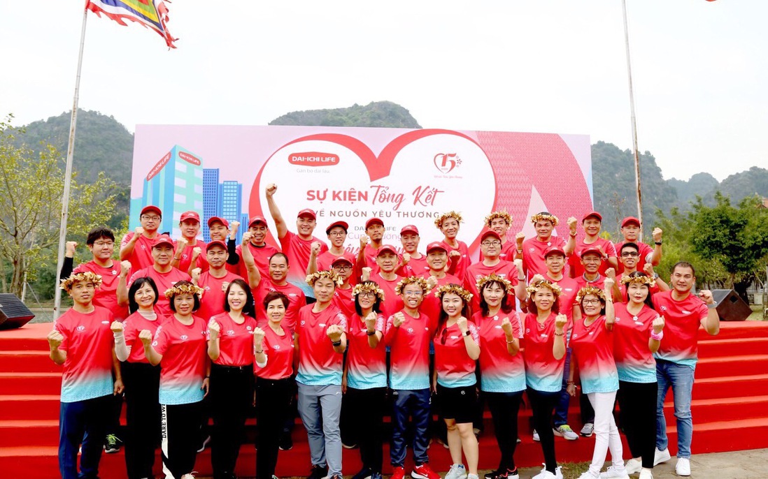 Dai-ichi Life Việt Nam nhận Chứng nhận Kỷ lục Việt Nam tại sự kiện Tổng kết giải “Dai-ichi Life - Cung đường yêu thương 2022”
