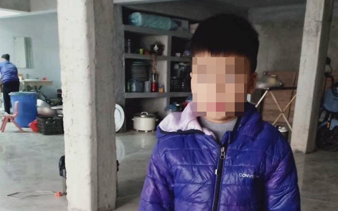 Bé trai 6 tuổi bị mẹ để lại chùa kèm bức thư "bố dượng không đồng ý nuôi"
