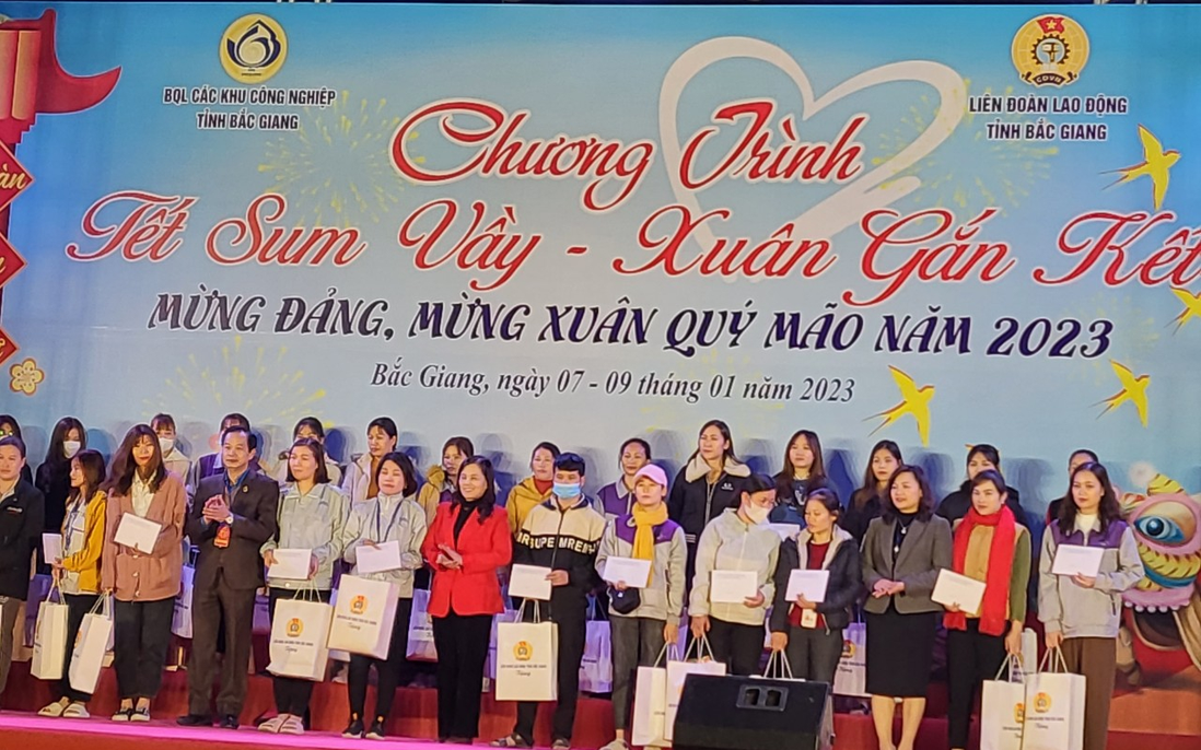 Bắc Giang: Tết sum vầy cho trẻ mồ côi và công nhân nghèo