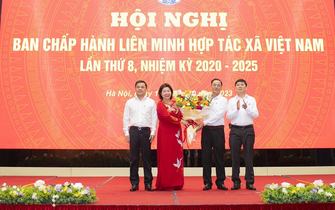 Sau 30 năm thành lập, Liên minh Hợp tác xã Việt Nam mới có Chủ tịch là nữ