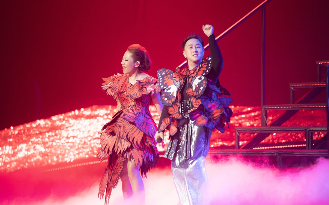 Trung Quân song ca với Hà Trần tại concert mà tưởng như đang xem chung kết "Ca sĩ mặt nạ"