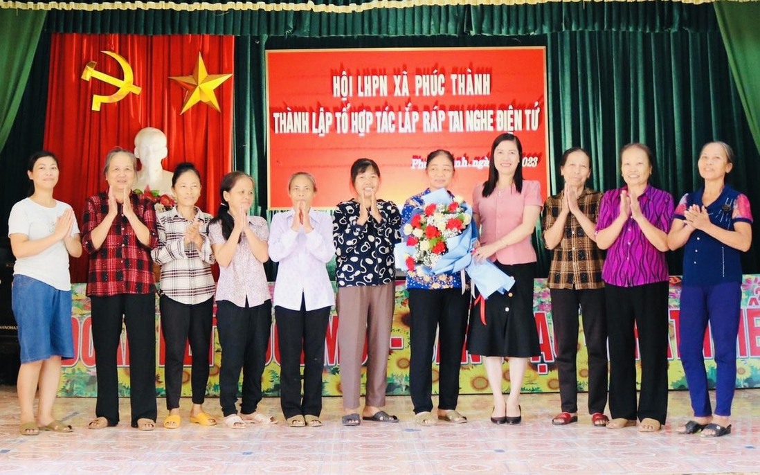 Thái Bình: Ra mắt thêm 5 tổ hợp tác lắp ráp tai nghe điện tử ở huyện Vũ Thư