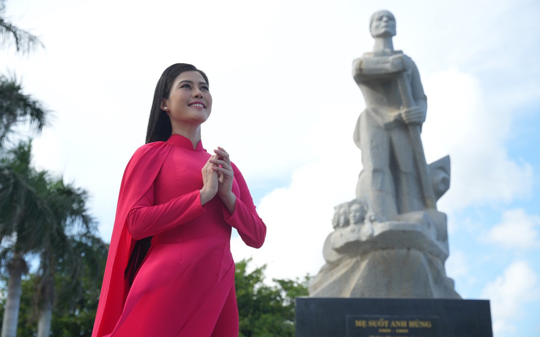 Nữ ca sĩ Quảng Bình hát “tỉnh ca” quảng bá du lịch quê hương
