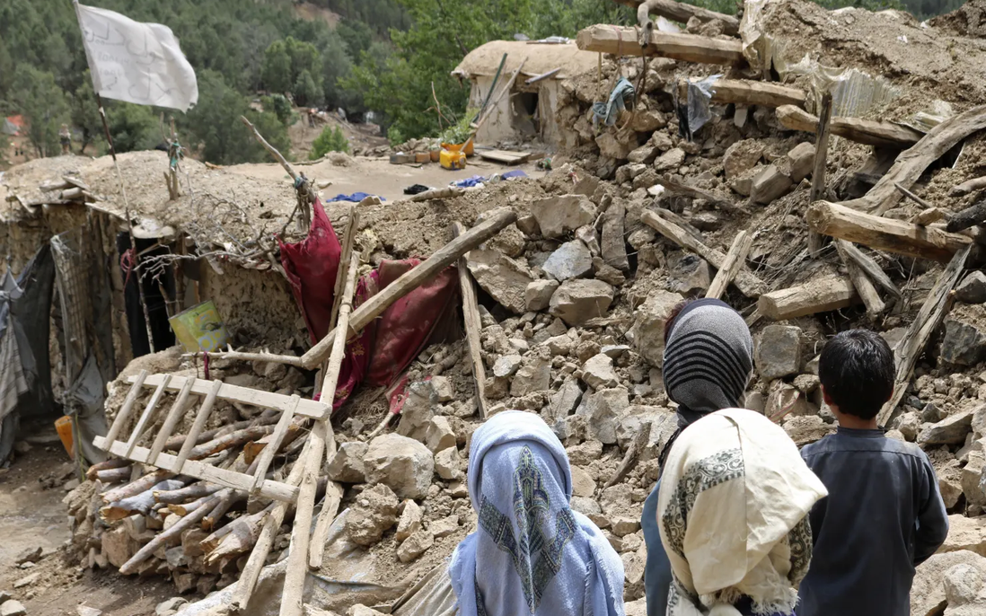 Cảnh hoang tàn tại Afghanistan sau trận động đất khiến hơn 2.000 người thiệt mạng, nhiều ngôi làng bị san bằng