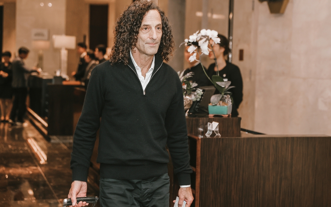 Kenny G đã tới Hà Nội, tiết lộ muốn ăn bún chả trong những ngày ở Việt Nam