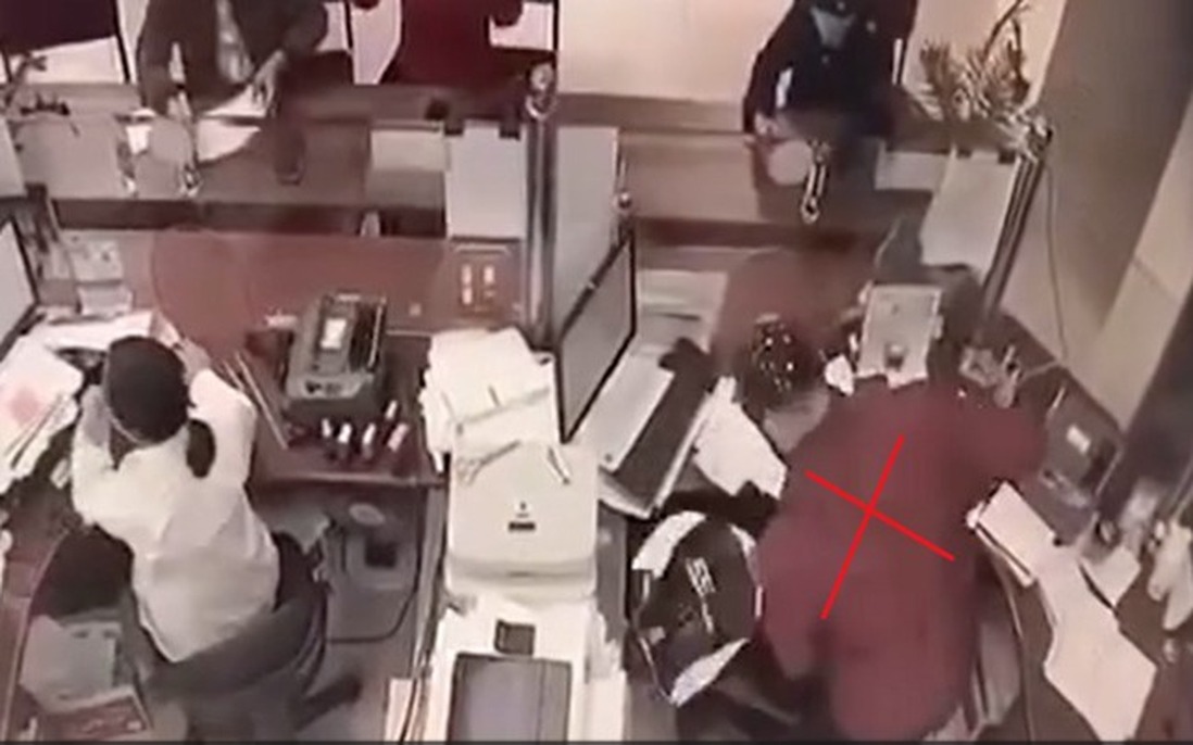 Truy bắt kẻ lạ mặt dùng dao khống chế nhân viên, cướp ngân hàng ở Nghệ An