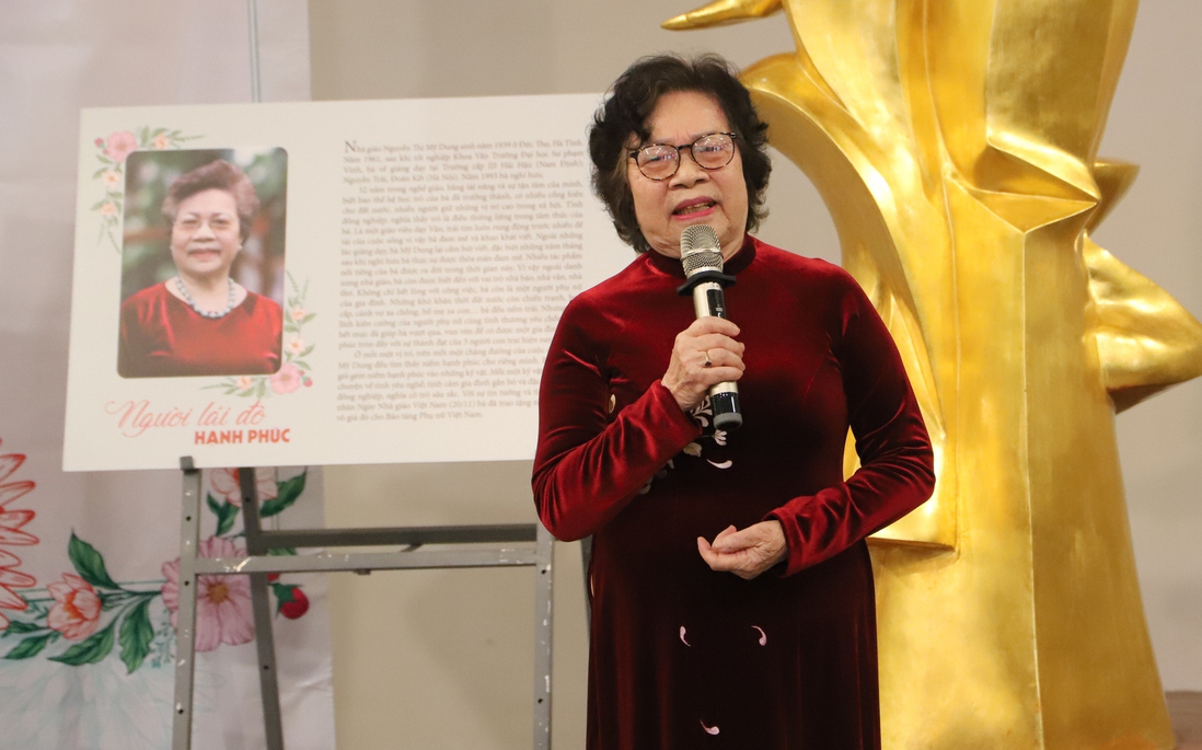 Nhà giáo, nhà văn Nguyễn Thị Mỹ Dung trao tặng gần 300 tài liệu, hiện vật cho Bảo tàng Phụ nữ Việt Nam