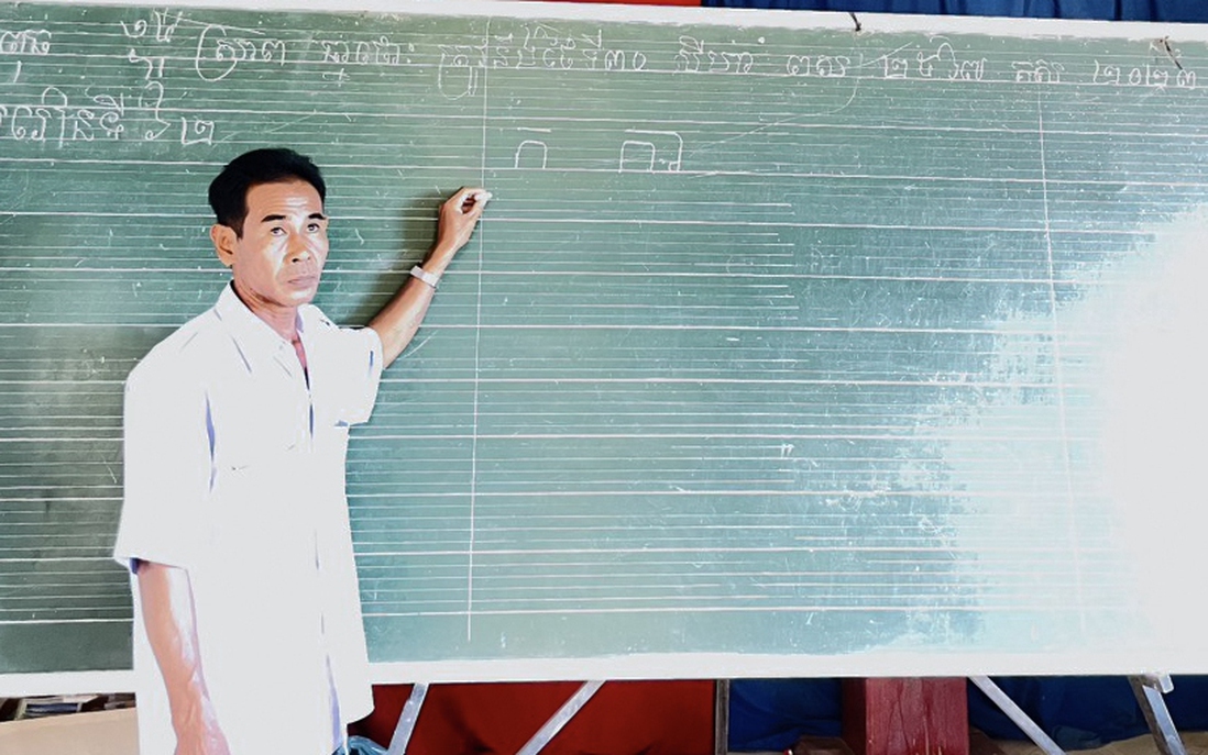 Người thầy 25 năm dạy tiếng Khmer miễn phí