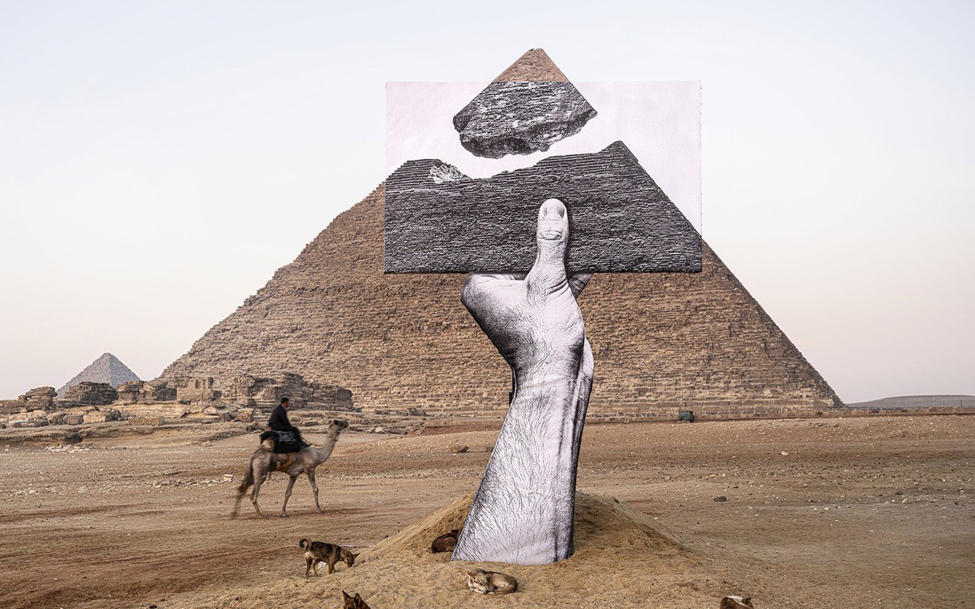 Kim tự tháp đầu tiên ở Ai Cập được xây dựng khi nào?