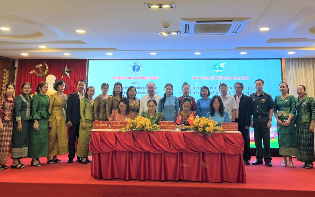Lần đầu tiên Hội LHPN tỉnh Bình Phước ký bản ghi nhớ với hội phụ nữ 3 tỉnh biên giới Campuchia