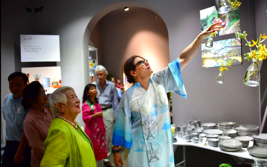 Phu nhân nguyên Đại sứ Pháp trưng bày triển lãm ảnh "Việt Nam tôi yêu"