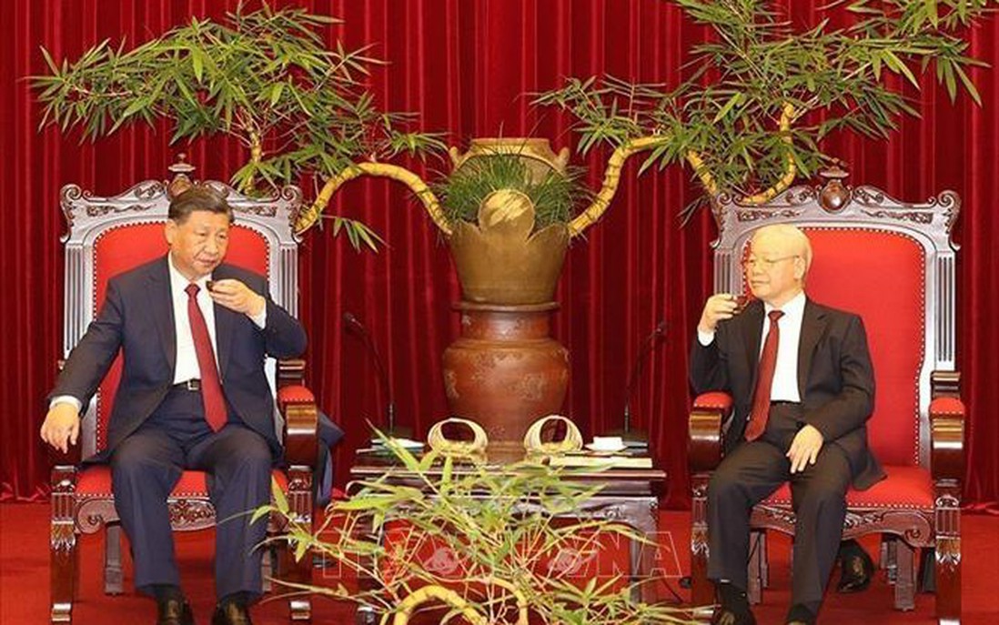 Tổng Bí thư Nguyễn Phú Trọng và Tổng Bí thư, Chủ tịch nước Trung Quốc Tập Cận Bình dự Tiệc trà