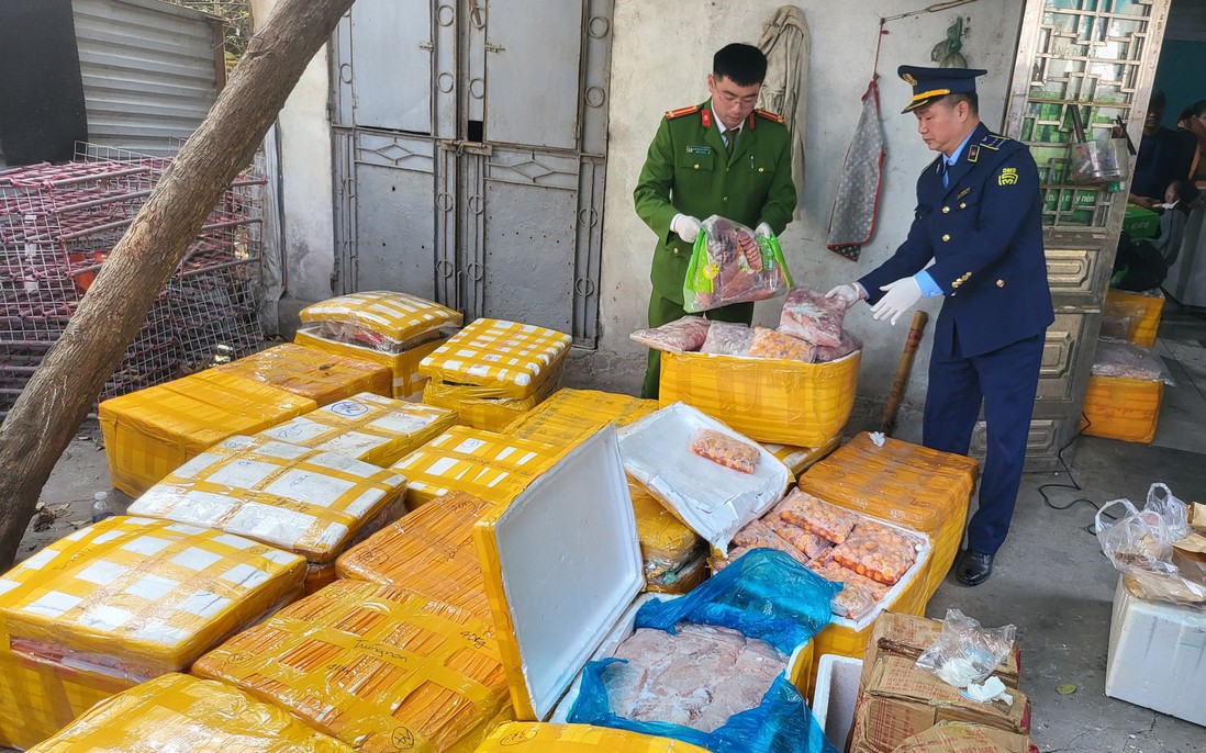 Hà Nội: Hơn 1 tấn thực phẩm bẩn bị phát hiện, bắt giữ trước thềm Tết Nguyên đán