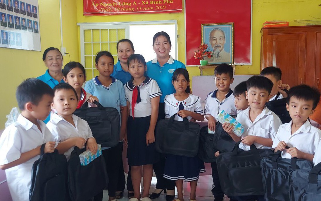 Câu lạc bộ "Khi mẹ vắng nhà" giúp trẻ em Khmer tự lập sớm