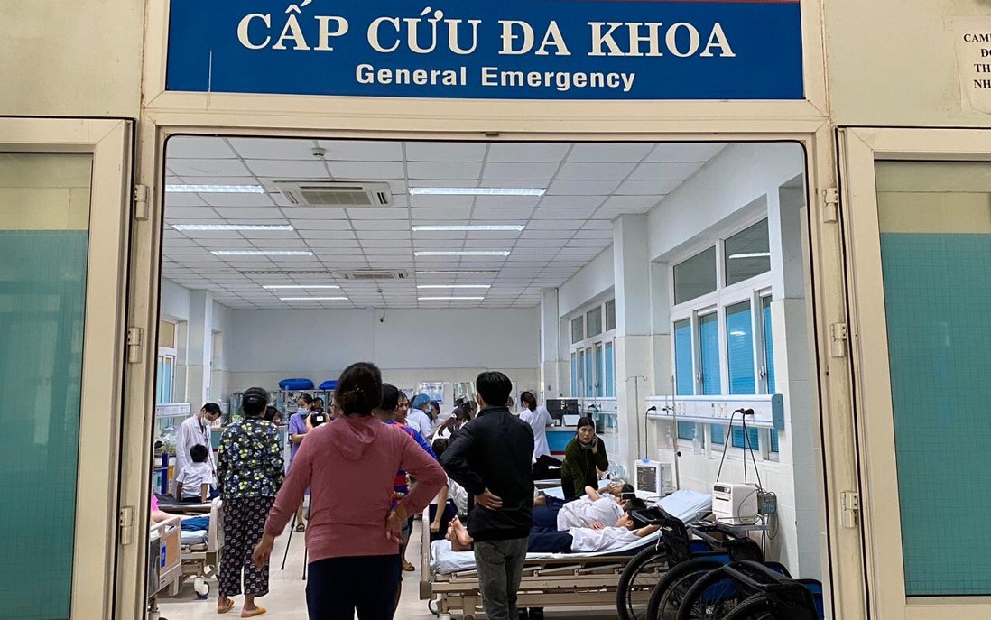 25 học sinh nhập viện cấp cứu sau khi ăn thạch "lạ" của người phụ nữ ở Quảng Ngãi