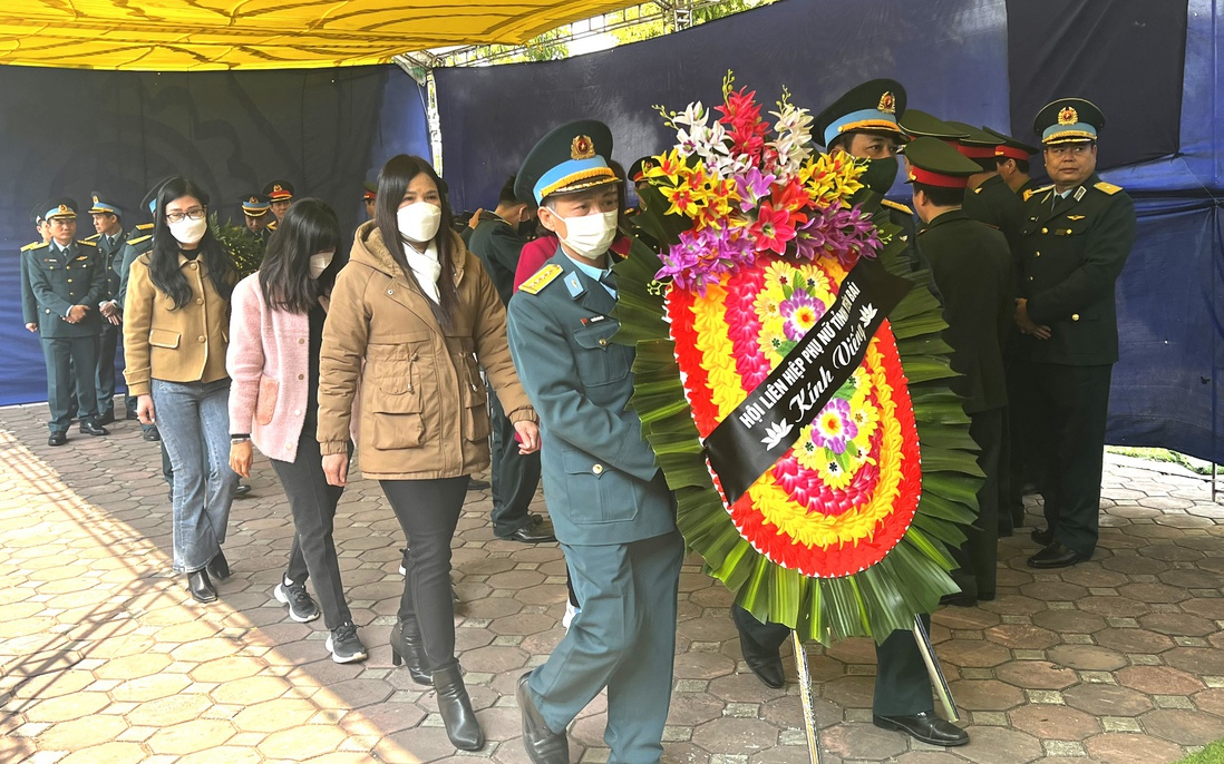 Hội LHPN tỉnh Yên Bái chia buồn cùng gia đình phi công hy sinh trong khi làm nhiệm vụ 