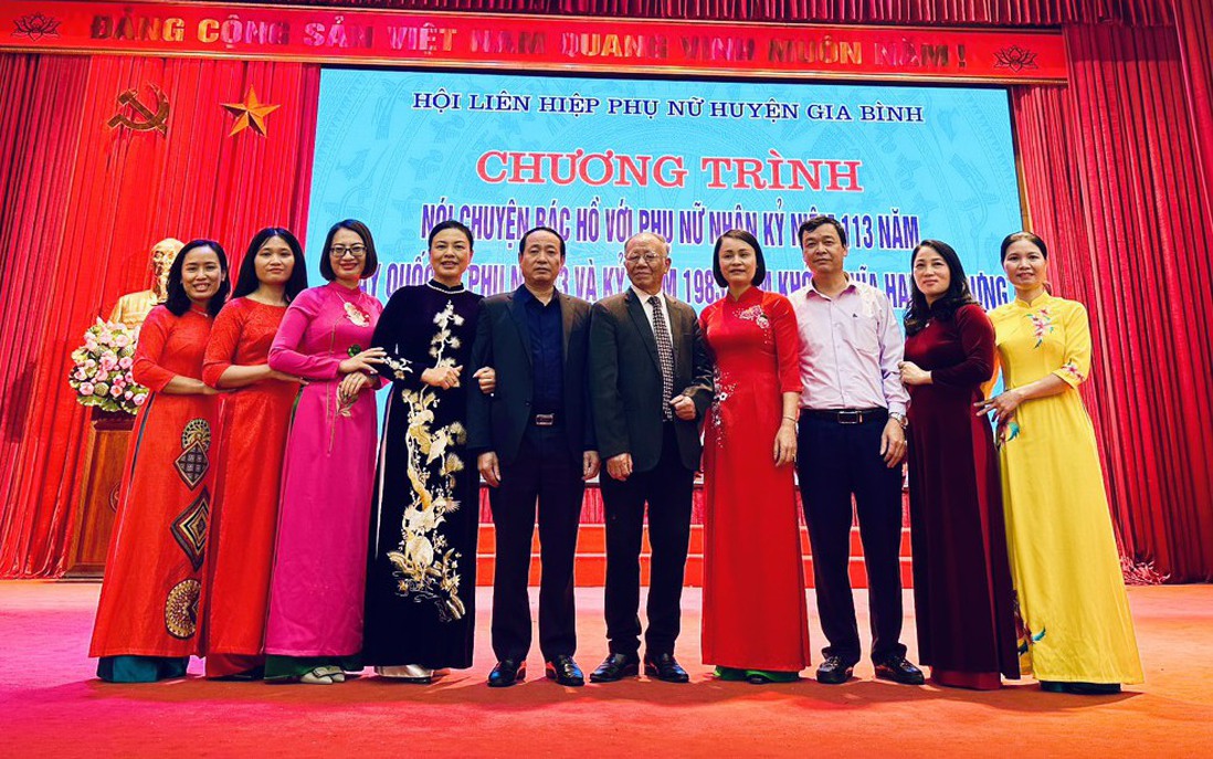 Bắc Ninh: Phụ nữ Gia Bình nghe nói chuyện chuyên đề 8/3 và phát động chương trình "Mẹ đỡ đầu" 2023