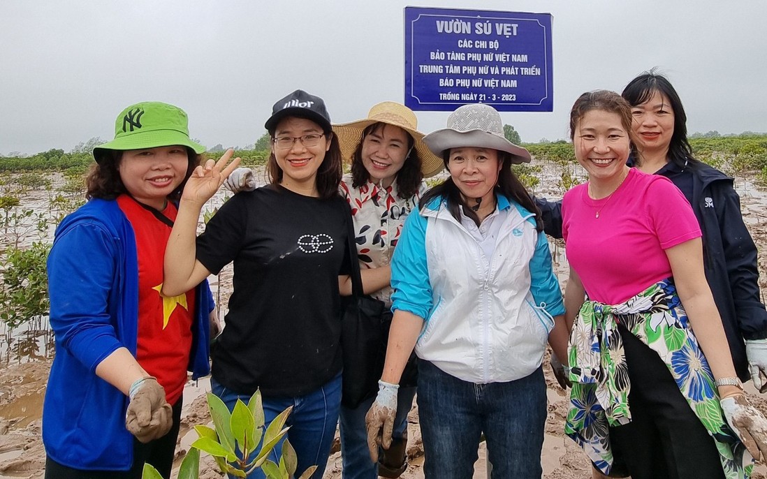 Chi bộ Báo Phụ nữ Việt Nam, Bảo tàng Phụ nữ Việt Nam, Trung tâm Phụ nữ & Phát triển về nguồn, trồng cây tại Nam Định
