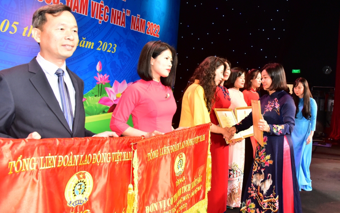 Hà Nội: Tôn vinh các nữ cán bộ, đoàn viên Công đoàn xuất sắc