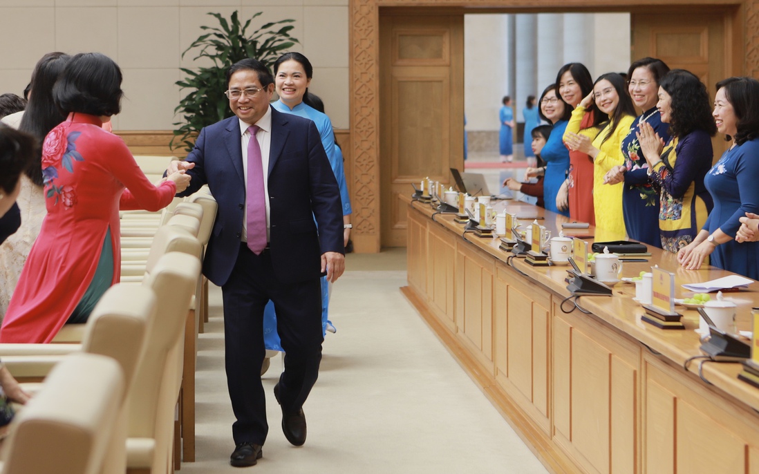 Thủ tướng Phạm Minh Chính gặp mặt đại diện nữ lãnh đạo, quản lý các cơ quan Trung ương