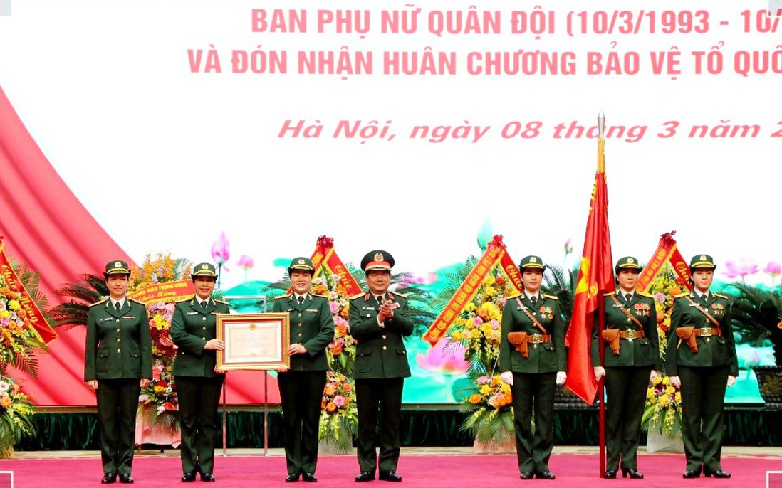 Ban Phụ nữ Quân đội kỷ niệm 30 năm Ngày truyền thống, đón nhận Huân chương Bảo vệ Tổ quốc hạng Nhì