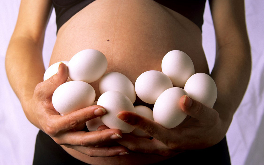Mẹ chồng bắt con dâu mang bầu ăn 5 quả trứng ngỗng 1 tuần, đến lúc đi khám mới hối hận