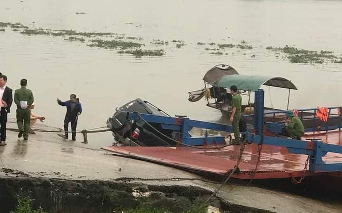 Phát hiện ô tô Land Cruiser chìm dưới sông ở Nam Định, tài xế tử vong bên trong