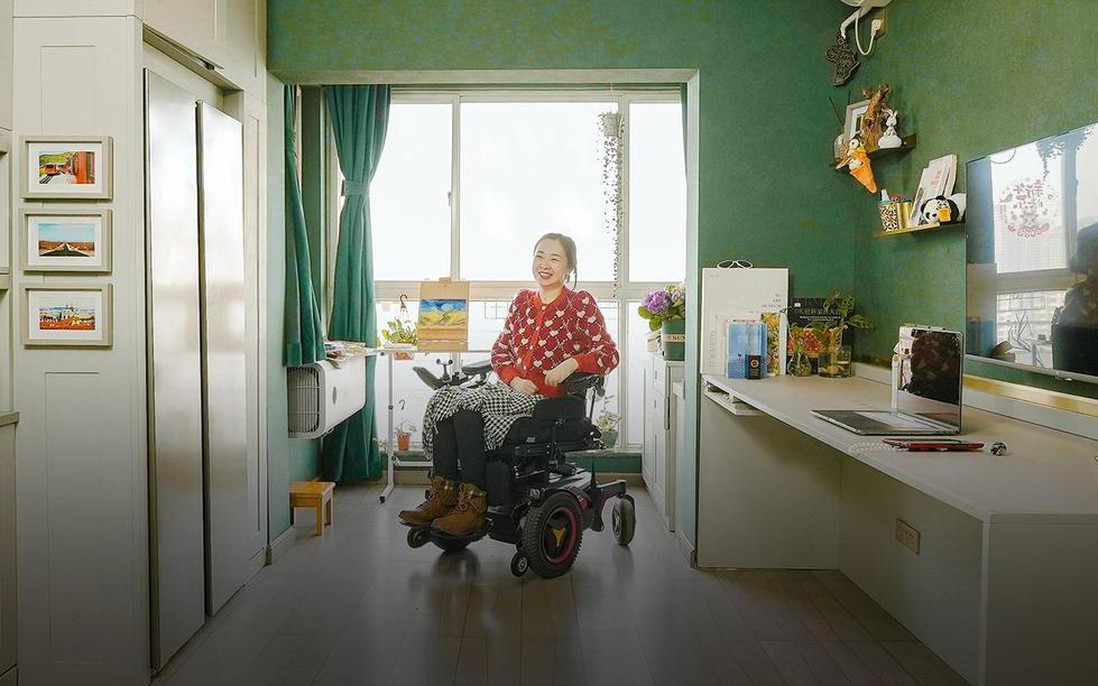 Ngồi trên xe lăn hơn 10 năm, người phụ nữ tìm thấy tự do bằng ngôi nhà "không vật cản"