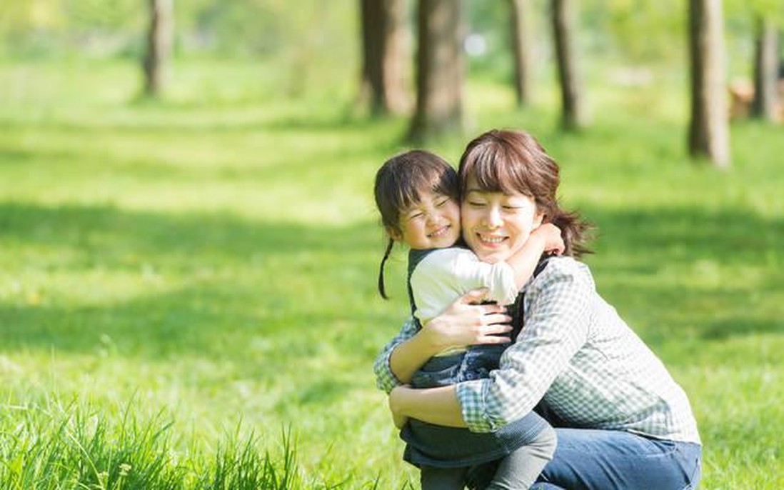 3 điều nên làm thường xuyên để trẻ lớn lên vẫn muốn thể hiện tình cảm với mẹ