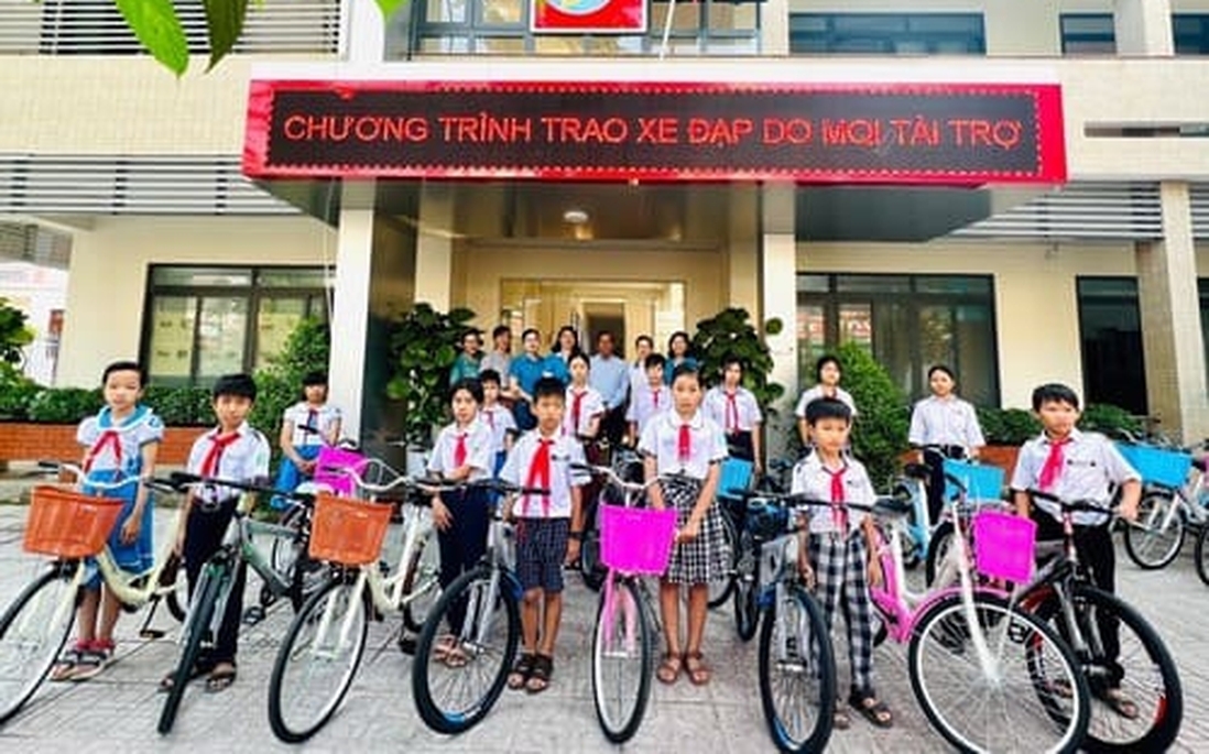 Quảng Ngãi: Bàn giao giếng khoan, hệ thống lọc nước tinh khiết và trao xe đạp cho học sinh mồ côi