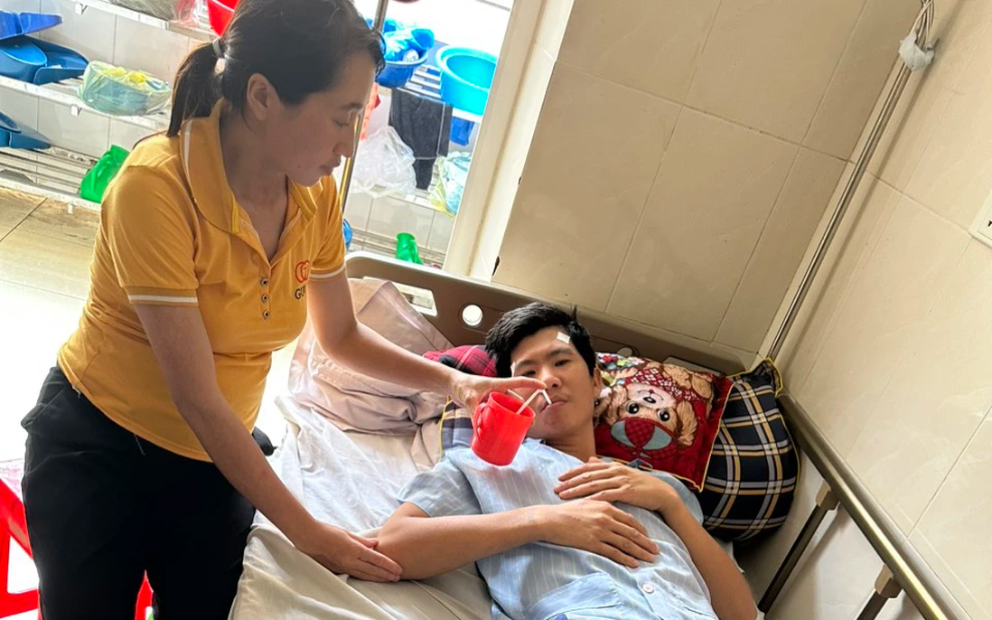 Hơn 400 triệu đồng ủng hộ nạn nhân bị cắt cụt 1 chân sau vụ nổ kinh hoàng ở Nghệ An