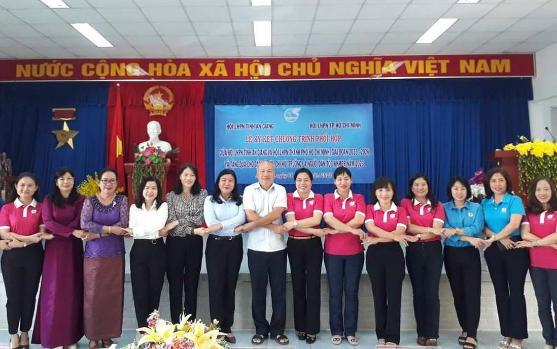 Hội LHPN tỉnh An Giang và TPHCM tăng cường học tập mô hình hay về phụ nữ dân tộc