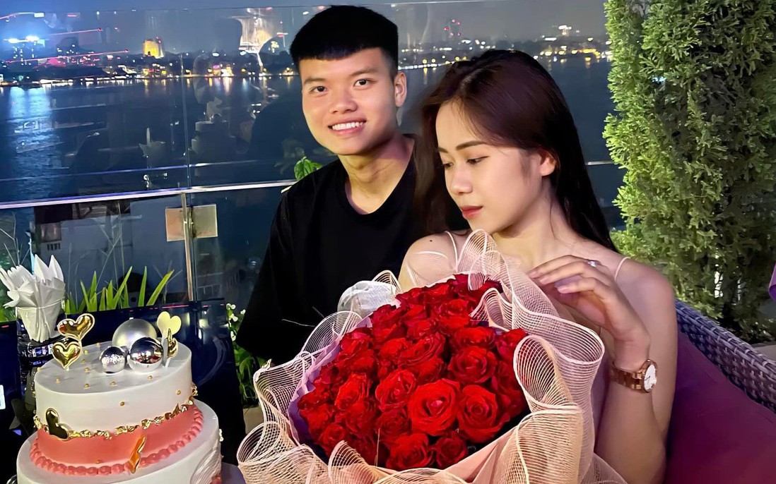 Cầu thủ Nguyễn Văn Tùng xăm điều đặc biệt của bạn gái lên tay