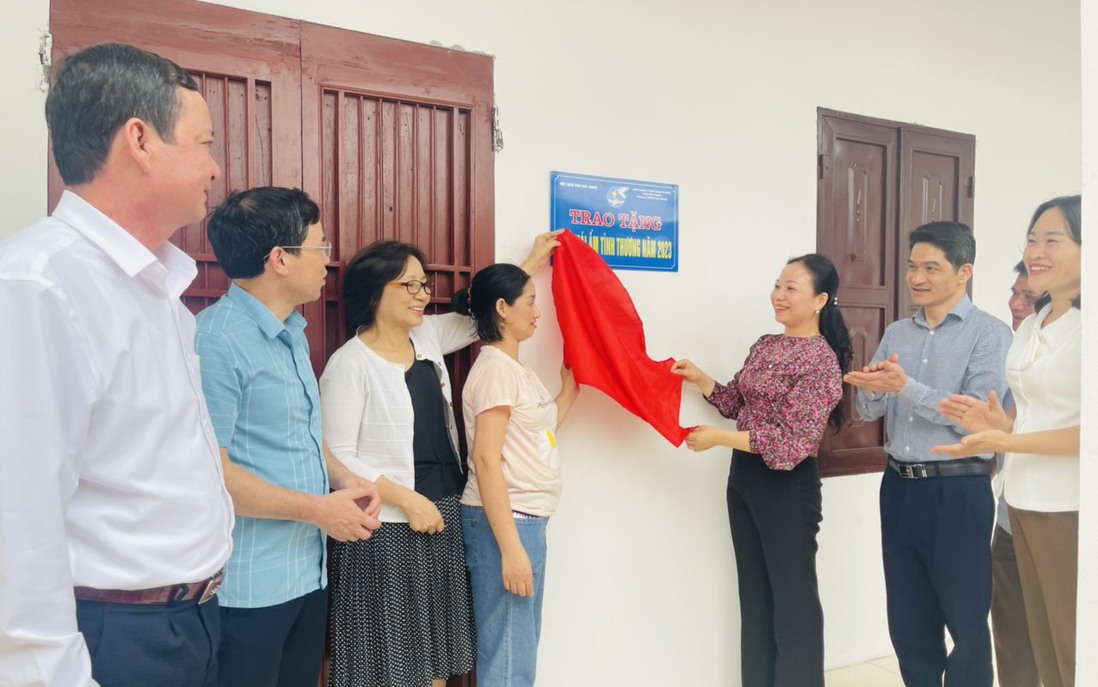 Hội LHPN tỉnh Bắc Giang: Trao nhà Mái ấm tình thương cho hội viên khó khăn
