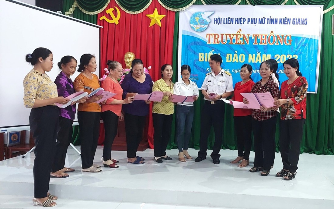 Kiên Giang: Truyền thông về biển, đảo cho hơn 300 cán bộ, hội viên, phụ nữ