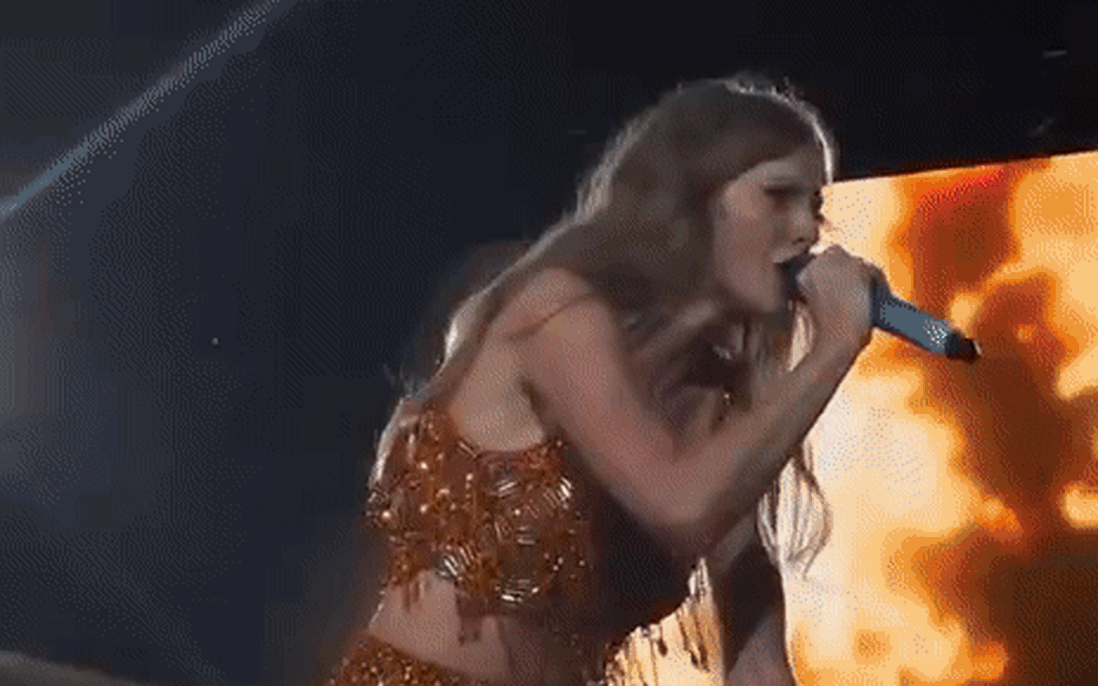 Taylor Swift dừng hát, giận dữ mắng bảo vệ khi thấy fan bị xô đẩy