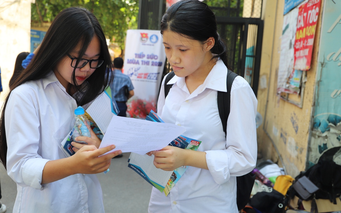 Nhiều phụ huynh “choáng” vì tỉ lệ chọi lớp 10 công lập ở Hà Nội