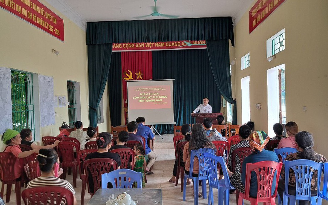 Xã Nhuận Trạch, Lương Sơn, Hòa Bình mở lớp dạy nghề Mây tre đan