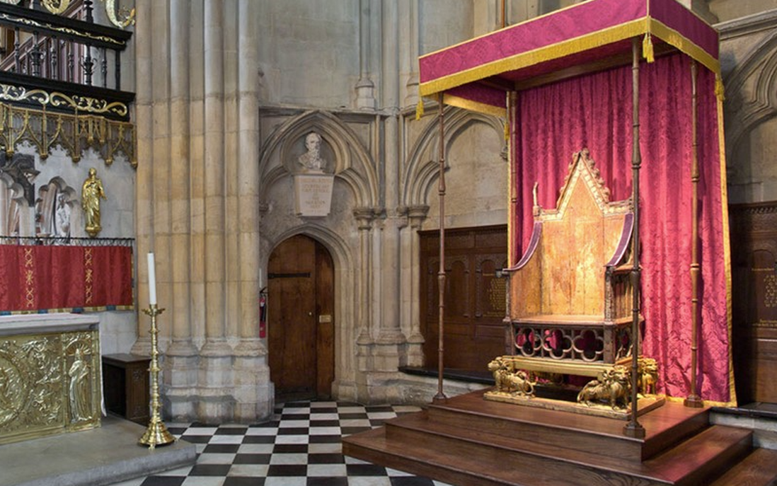 Ngai vàng đăng quang - bảo vật nội thất 700 tuổi quý giá nhất của Vương thất Anh
