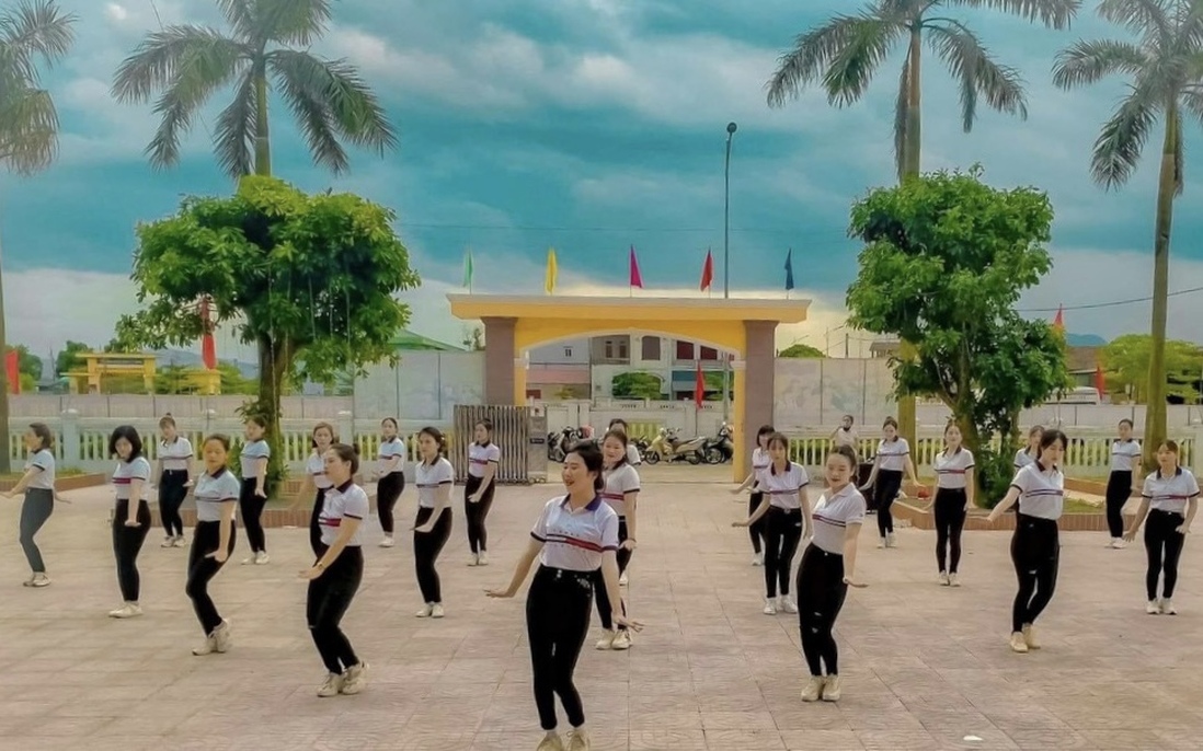 Phụ nữ Hà Tĩnh hăng say luyện tập cho vòng chung kết Hội thi dân vũ và thể dục thể thao toàn quốc