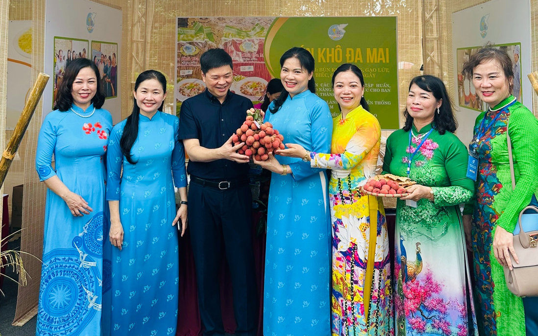 Phụ nữ Bắc Giang mang sản phẩm OCOP đến “Chợ quê an toàn” tại thành phố Hải Phòng