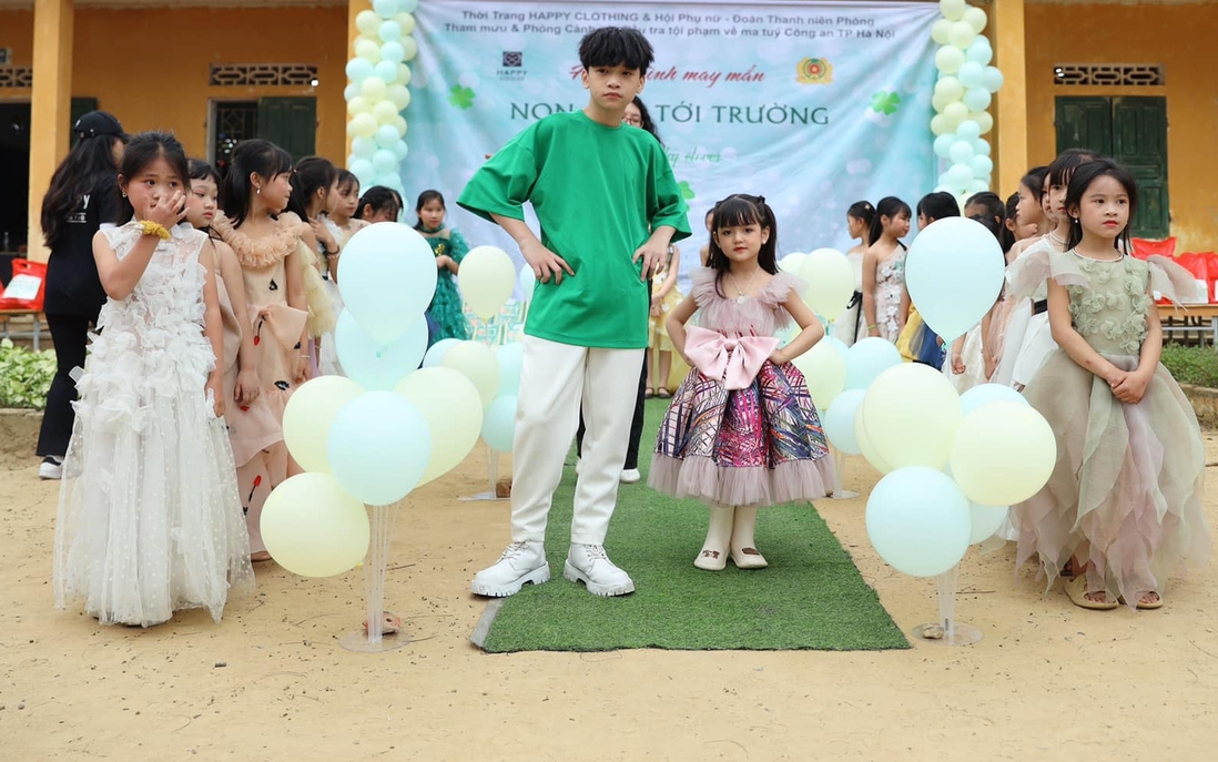 NTK Thảo Nguyễn viết tiếp ước mơ đến trường cho các em nhỏ vùng cao có hoàn cảnh khó khăn 