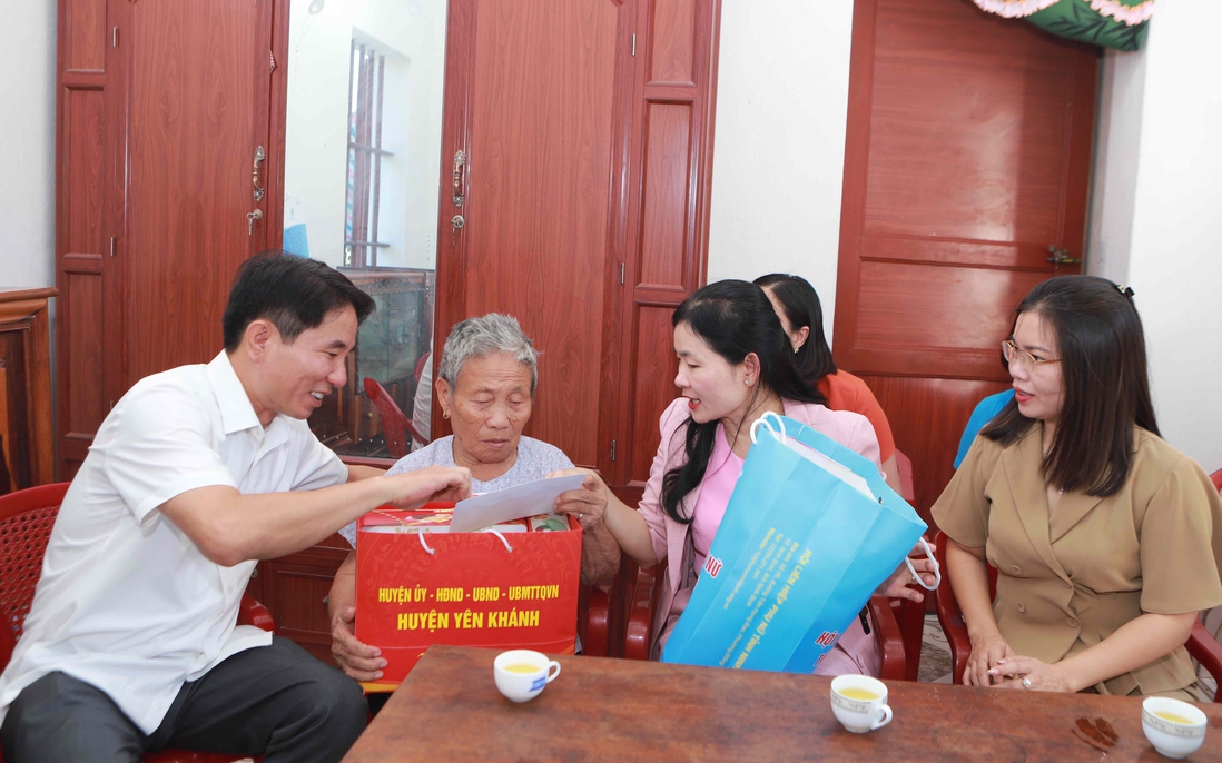 TƯ Hội LHPN Việt Nam thăm, tặng quà gia đình chính sách, người có công tại tỉnh Ninh Bình