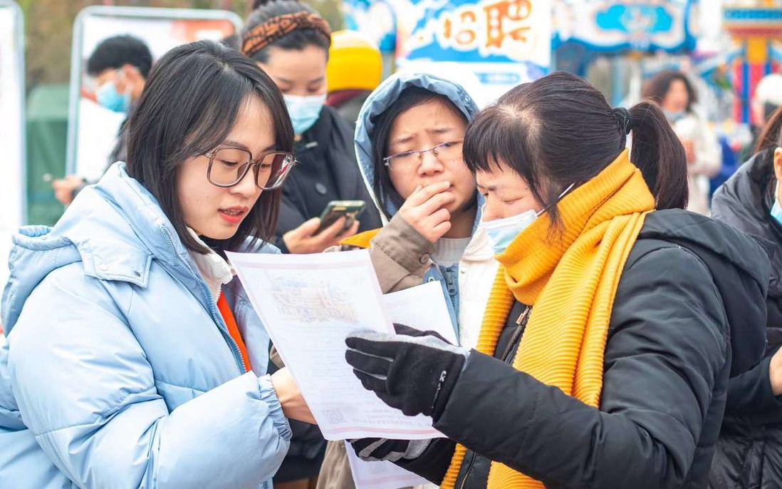 Trung Quốc: Cử nhân tốt nghiệp chật vật tìm việc làm
