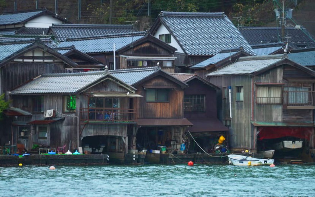 Vẻ đẹp làng chài với những "ngôi nhà thuyền" độc đáo, nơi lý tưởng để sống chậm ở Nhật Bản