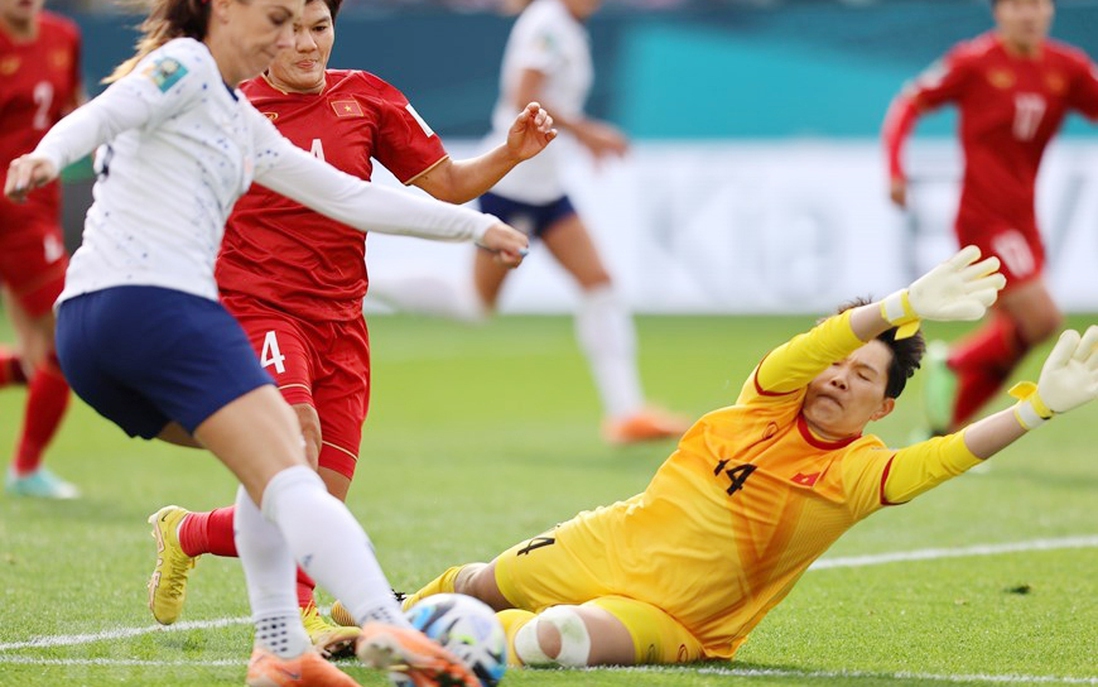 FIFA khen ngợi thủ môn Kim Thanh sau pha cản phá penalty thành công