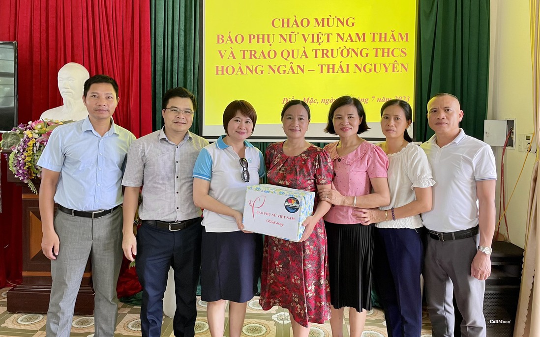Báo Phụ nữ Việt Nam trao quà và học bổng Mottainai tại xã Điềm Mặc (Thái Nguyên)