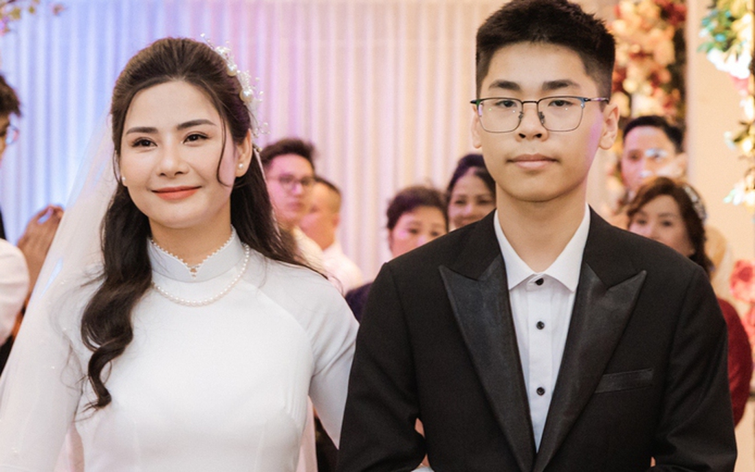 Con trai Lưu Kỳ Hương gây chú ý khi xuất hiện trong đám cưới của mẹ 
